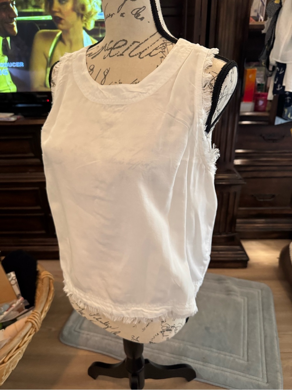 Harper White Sleeveless Frayed-Trim Tank xl
